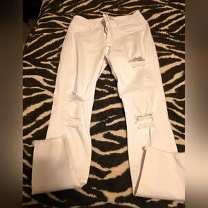 Stylish White Distressed Women Skinny Jeans